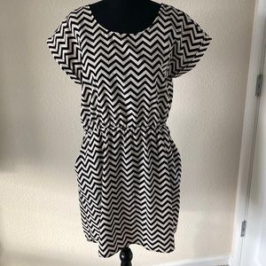Zig-zag‎ dress with pockets. Size XL